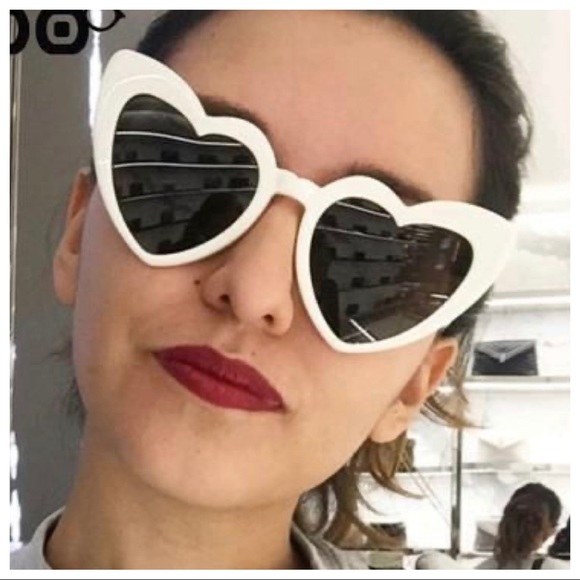 MUST HAVE TREND HEART WHITE SUNGLASSES - Picture 5 of 6